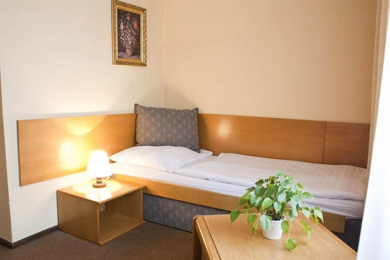 EA Hotel Jasmín Praha 3*,